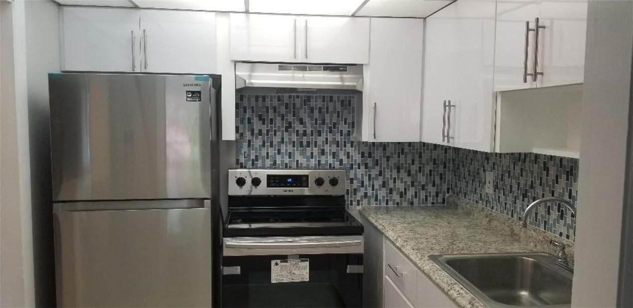 LAUDERDALE OAKS - Residential Lease