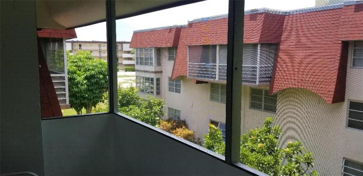 LAUDERDALE OAKS - Residential Lease