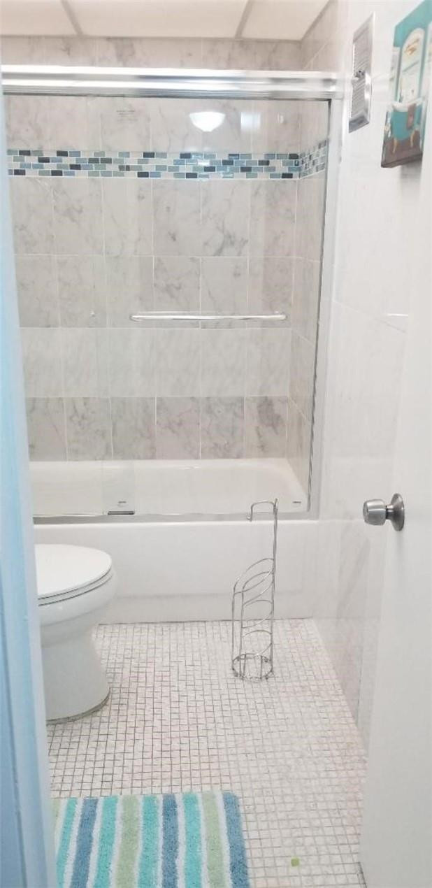 LAUDERDALE OAKS - Residential Lease