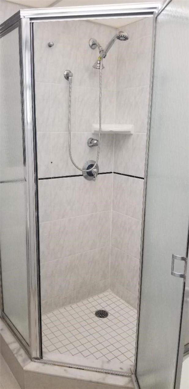 LAUDERDALE OAKS - Residential Lease