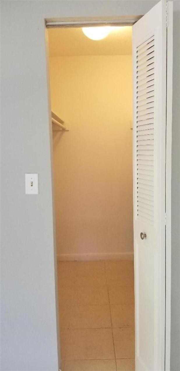 LAUDERDALE OAKS - Residential Lease