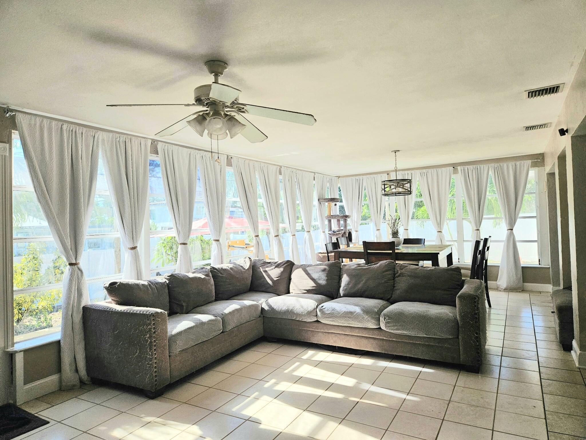 1441 Crest Drive