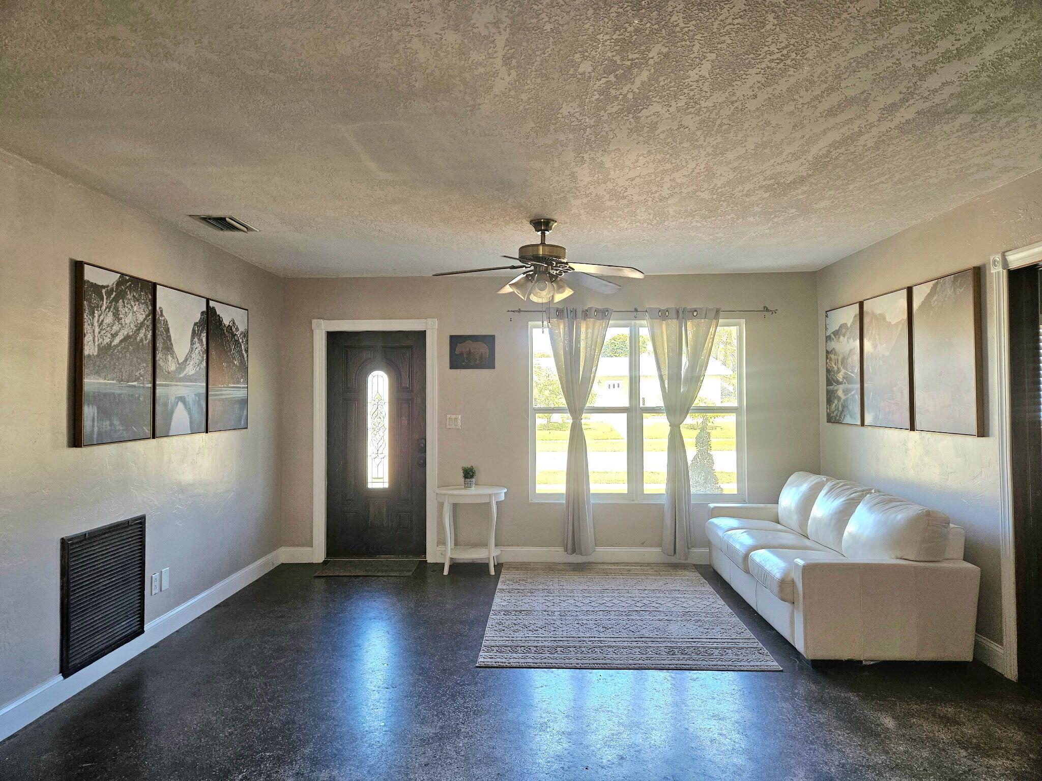 1441 Crest Drive