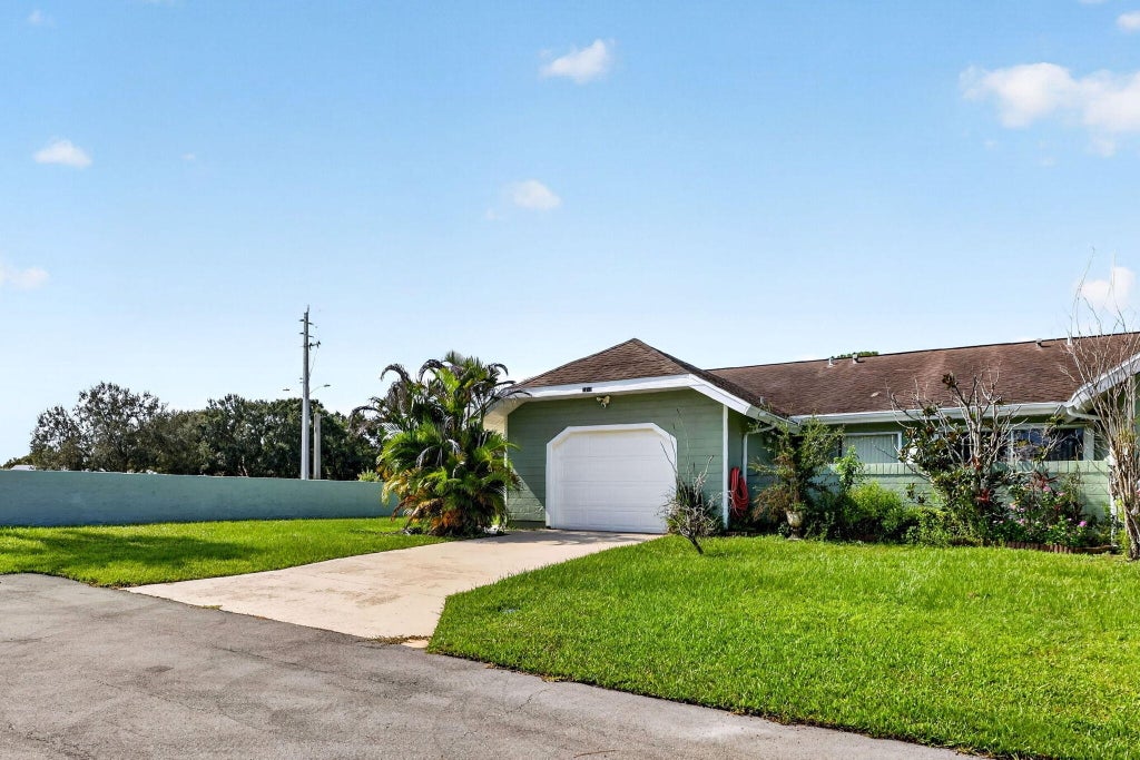 Photo of 1713 SE Ryecroft Court, Port Saint Lucie, FL 34952 (MLS # B26064106)