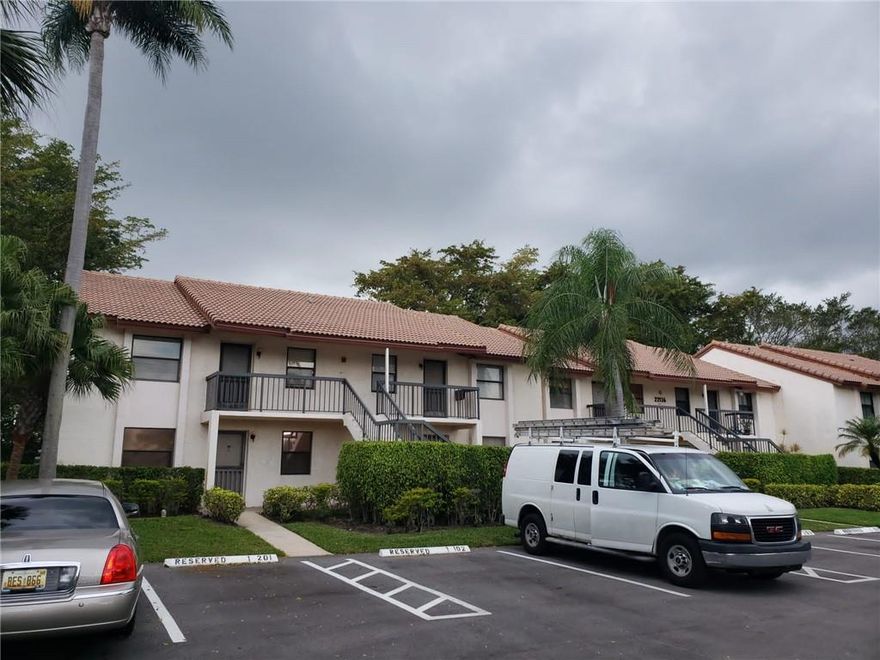 AMAZING OPPORTUNITY TO PURCHASE THIS TOP FLOOR CORNER UNIT IN THE HEART OF BOCA RATON.  THIS UNIT IS FRESHLY PAINTED WITH VAULTED CEILINGS AND IS LOCATED IN A QUIET PRIVATE SECTION OF THE COMMUNITY.  THE BALCONY HAS GREAT GARDEN VIEWS AND HAS FULL SIZE WASHER DRYER. THIS IS AN ALL AGES COMMUNITY - NO RENTALS !