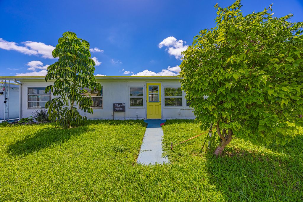 Photo of 8904 Palm Street, Boynton Beach, FL 33436 (MLS # R11128843)