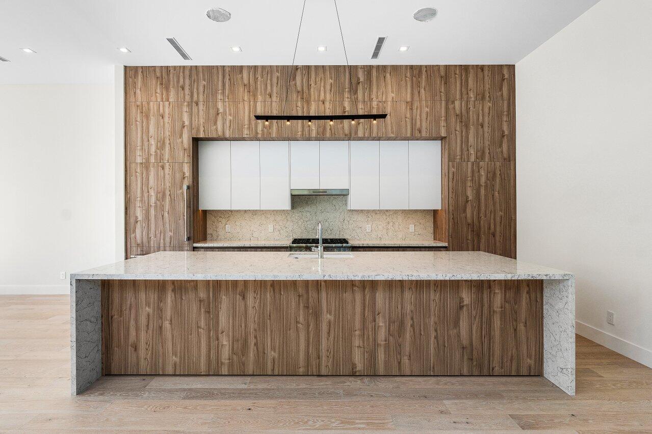 STAMM 917 NE 8TH AVENUE - Residential