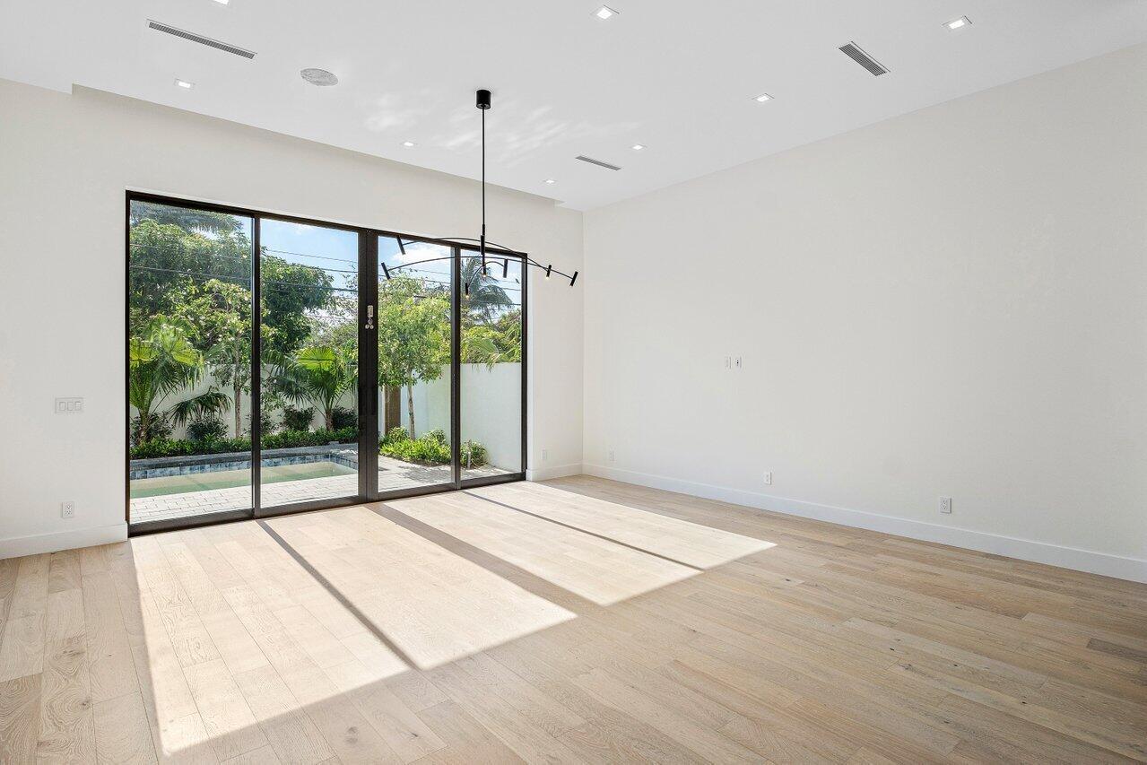 STAMM 917 NE 8TH AVENUE - Residential