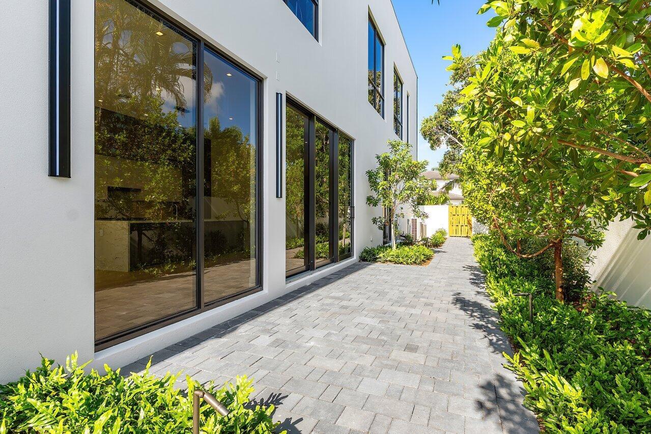 STAMM 917 NE 8TH AVENUE - Residential