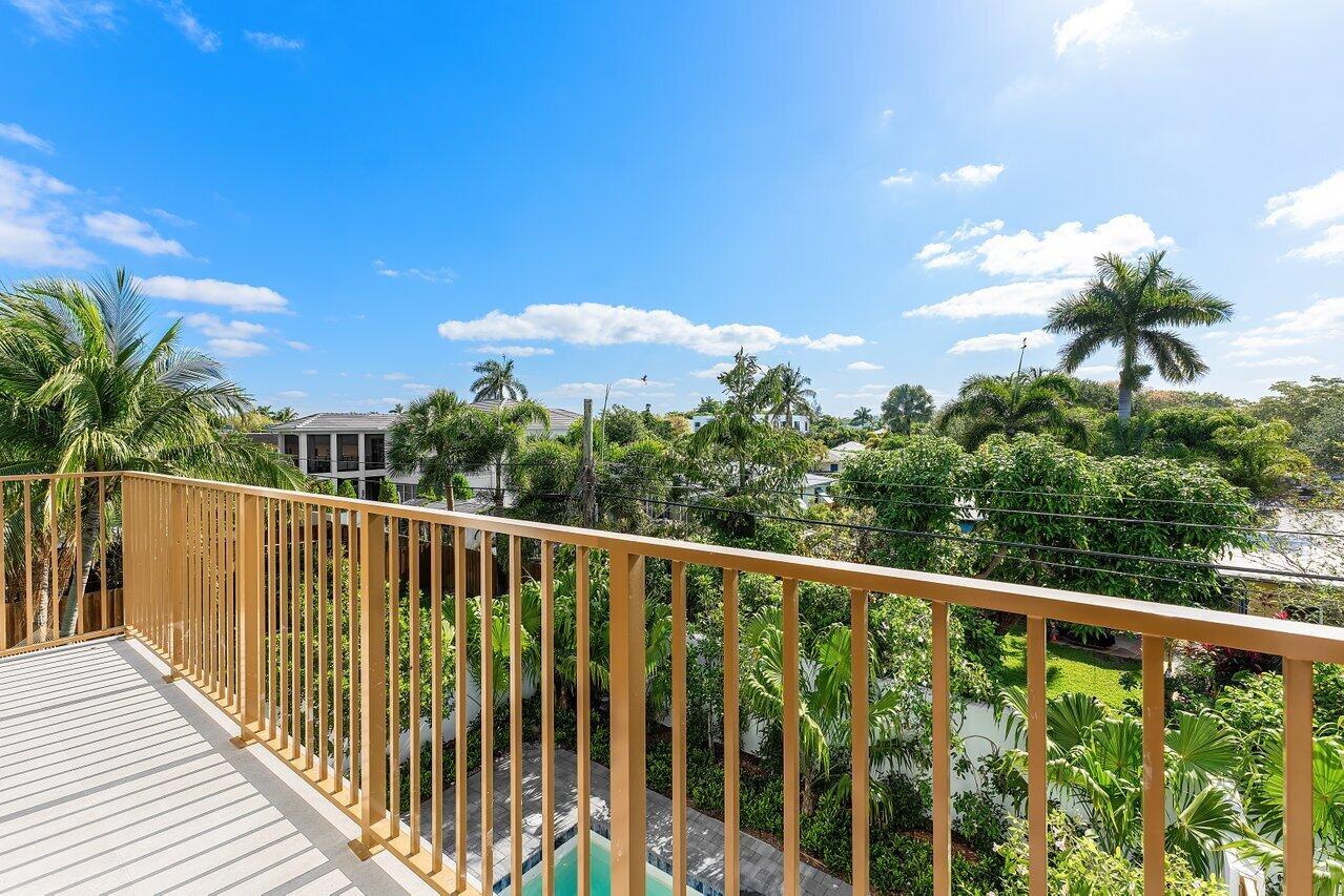 STAMM 917 NE 8TH AVENUE - Residential