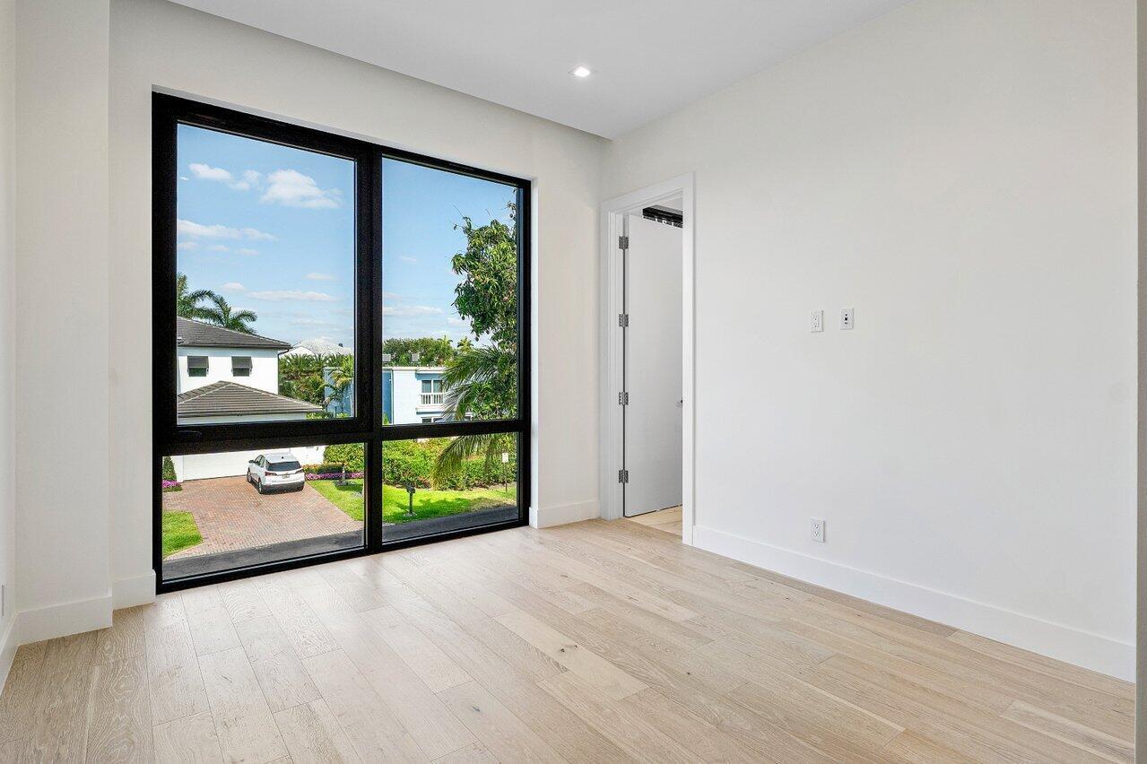 STAMM 917 NE 8TH AVENUE - Residential