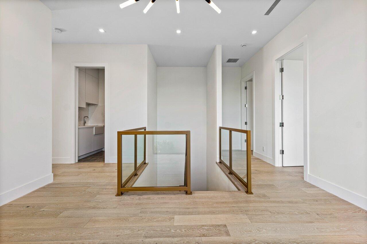 STAMM 917 NE 8TH AVENUE - Residential