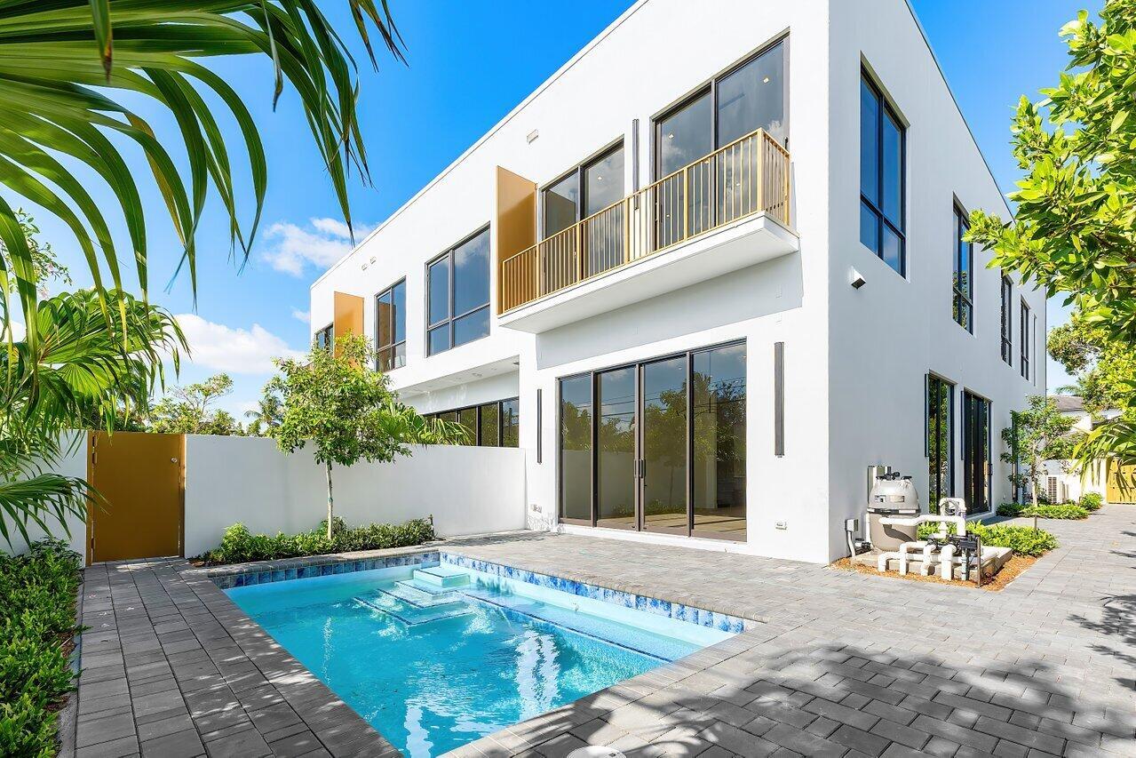 STAMM 917 NE 8TH AVENUE - Residential