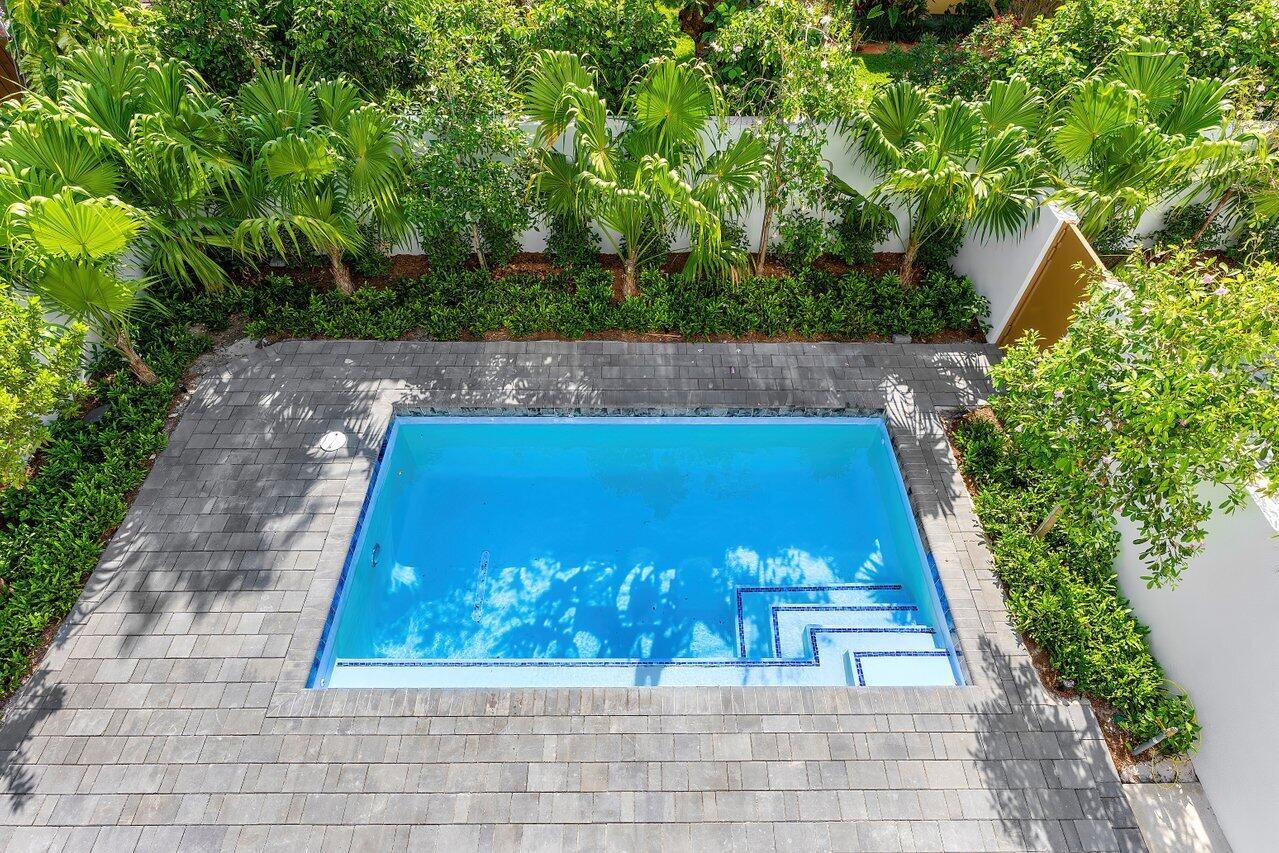 STAMM 917 NE 8TH AVENUE - Residential