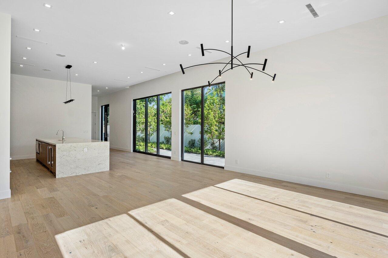 STAMM 917 NE 8TH AVENUE - Residential