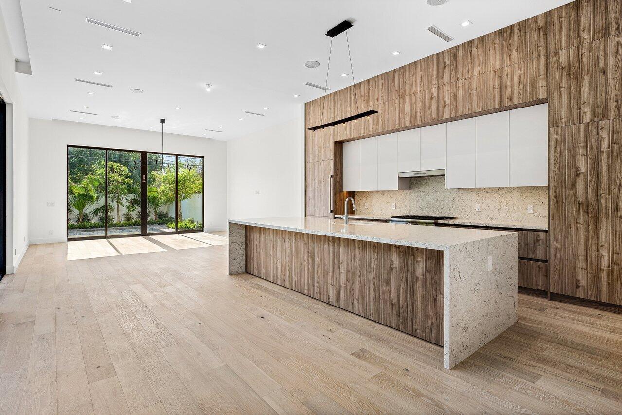 STAMM 917 NE 8TH AVENUE - Residential