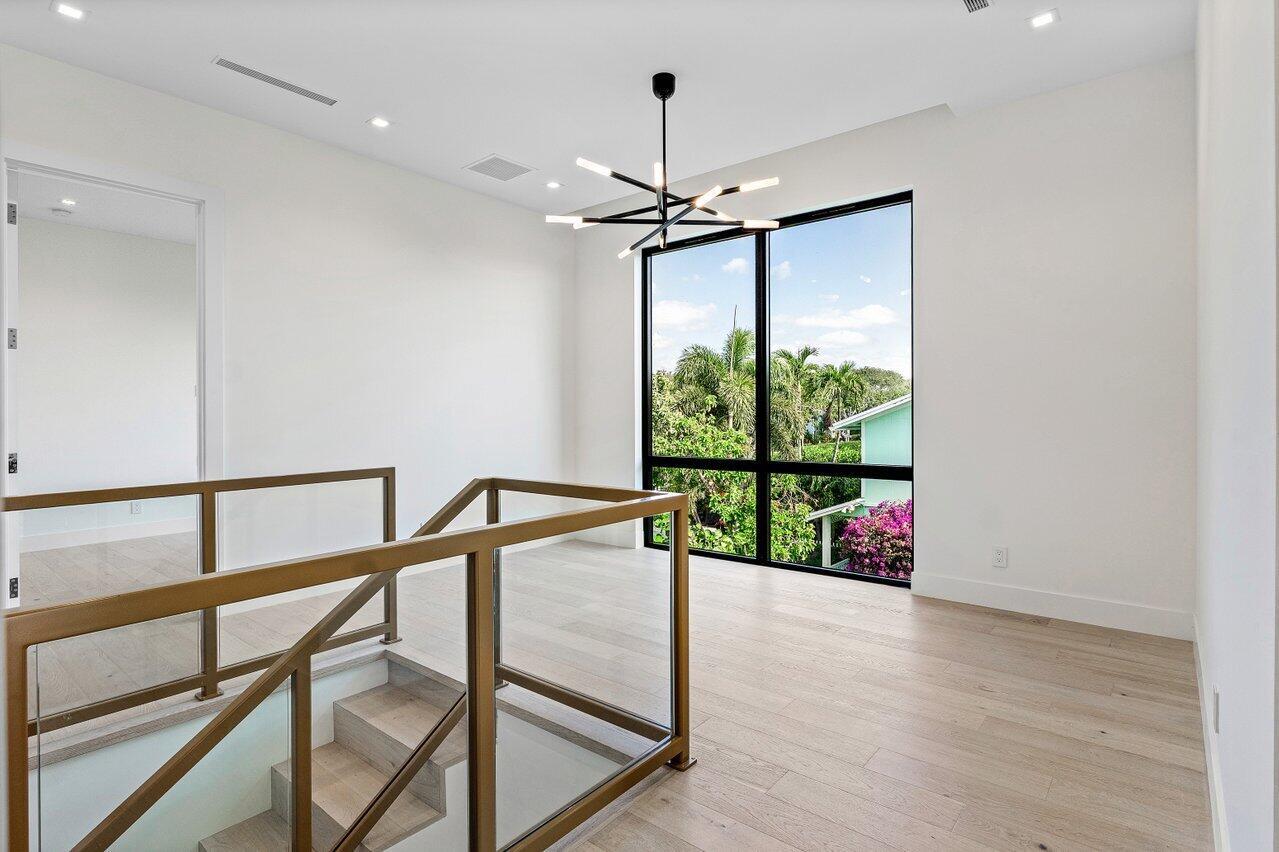 STAMM 917 NE 8TH AVENUE - Residential