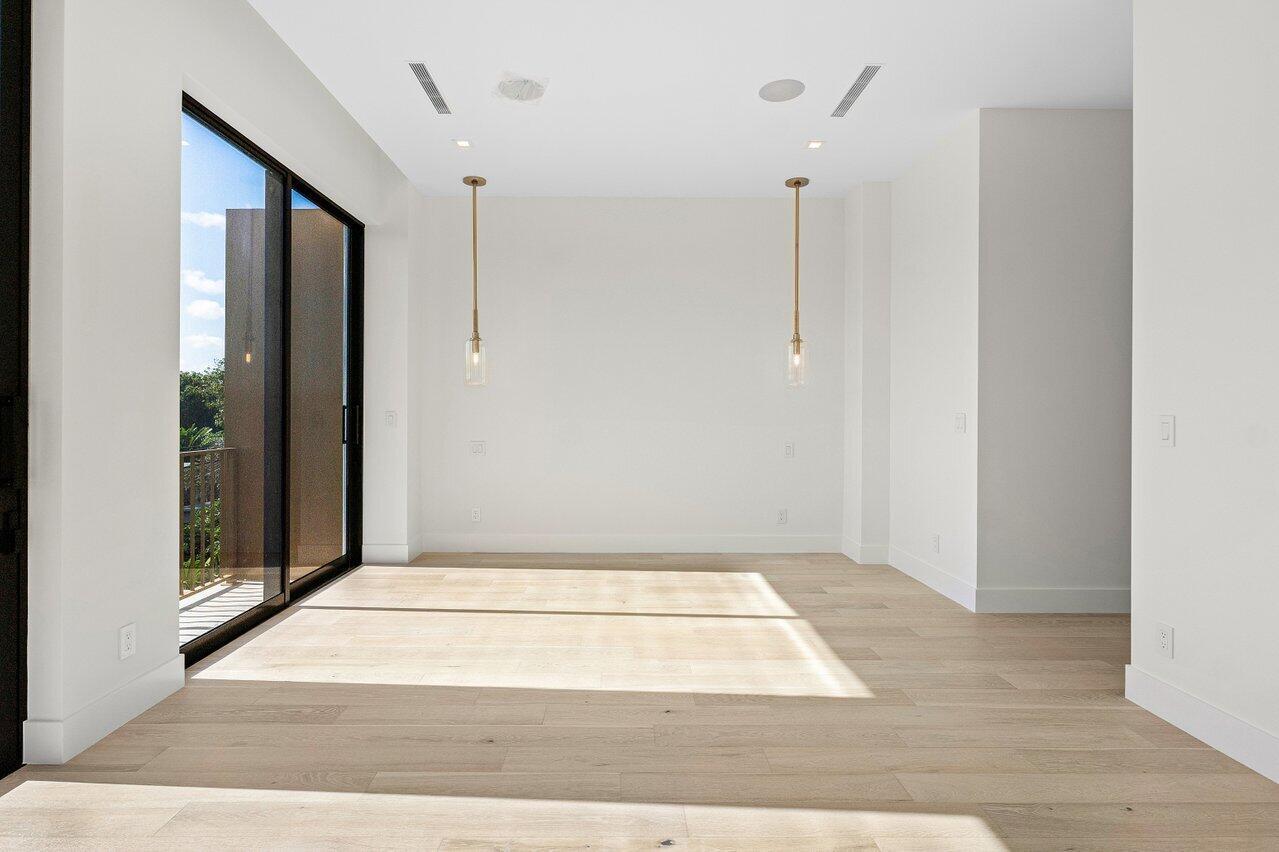 STAMM 917 NE 8TH AVENUE - Residential