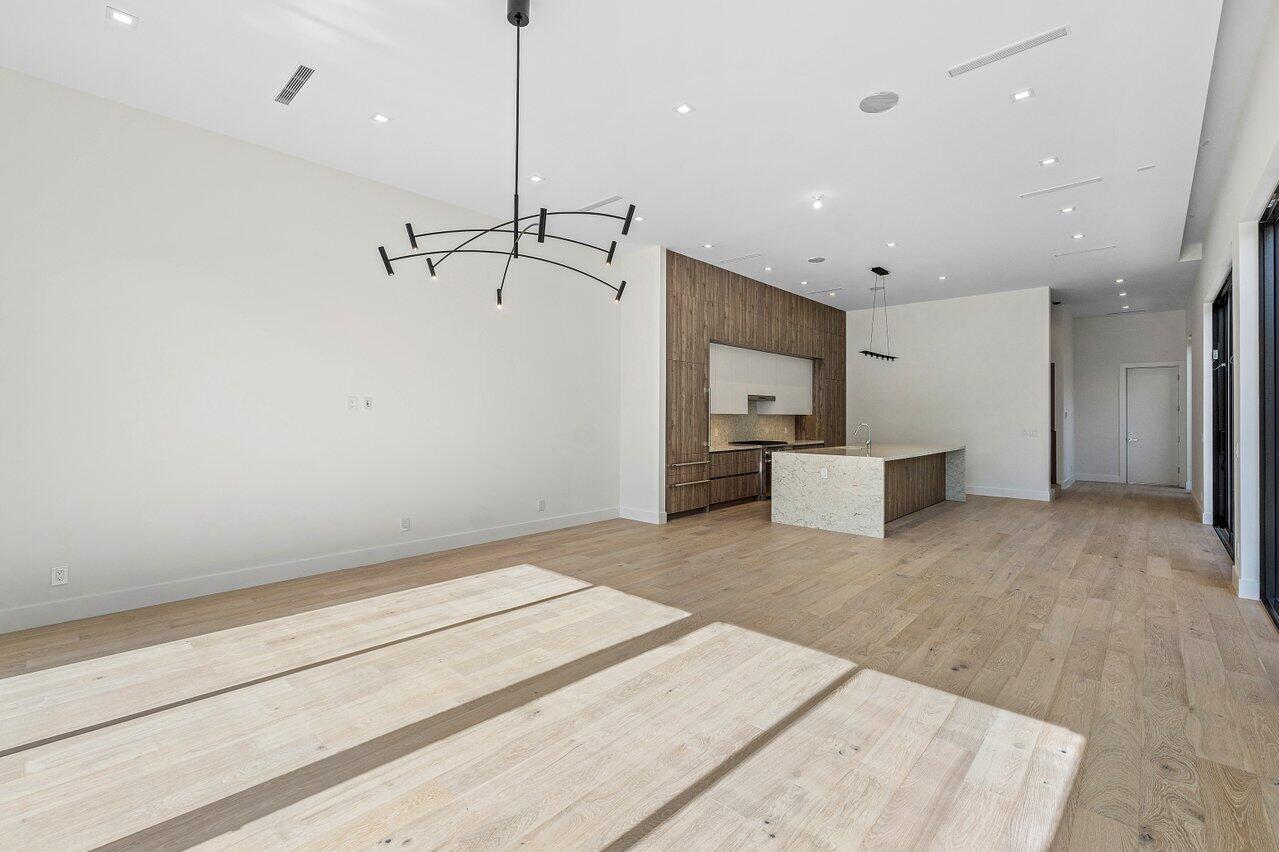 STAMM 917 NE 8TH AVENUE - Residential