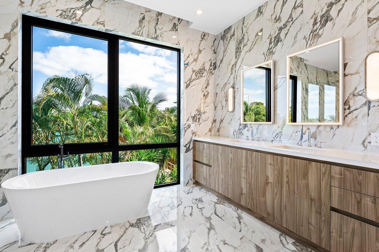 STAMM 917 NE 8TH AVENUE - Residential