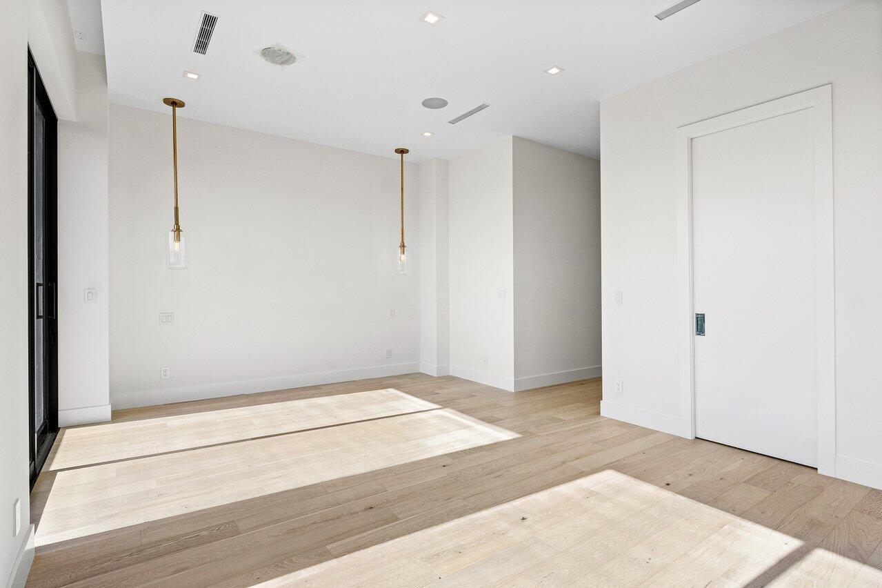 STAMM 917 NE 8TH AVENUE - Residential