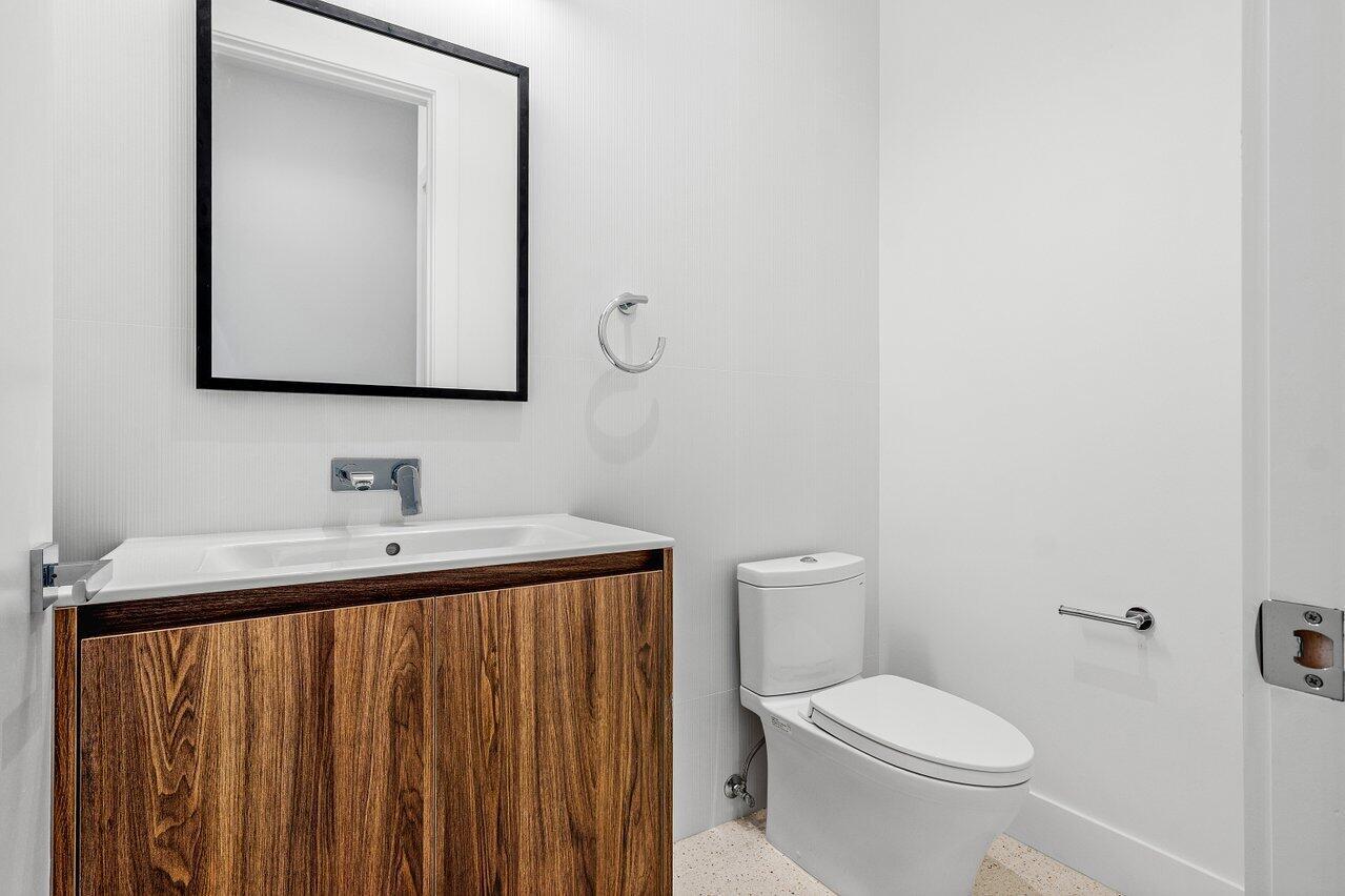 STAMM 917 NE 8TH AVENUE - Residential