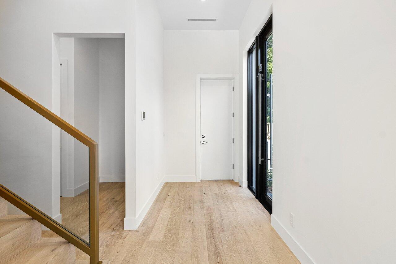 STAMM 917 NE 8TH AVENUE - Residential