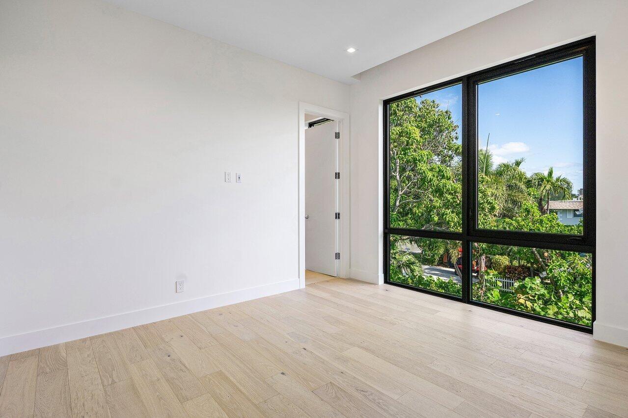 STAMM 917 NE 8TH AVENUE - Residential