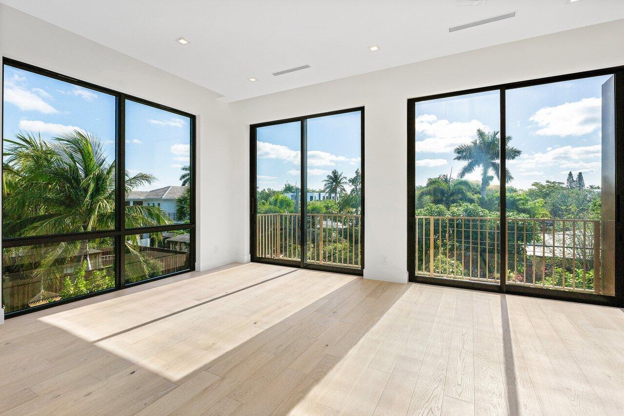 STAMM 917 NE 8TH AVENUE - Residential