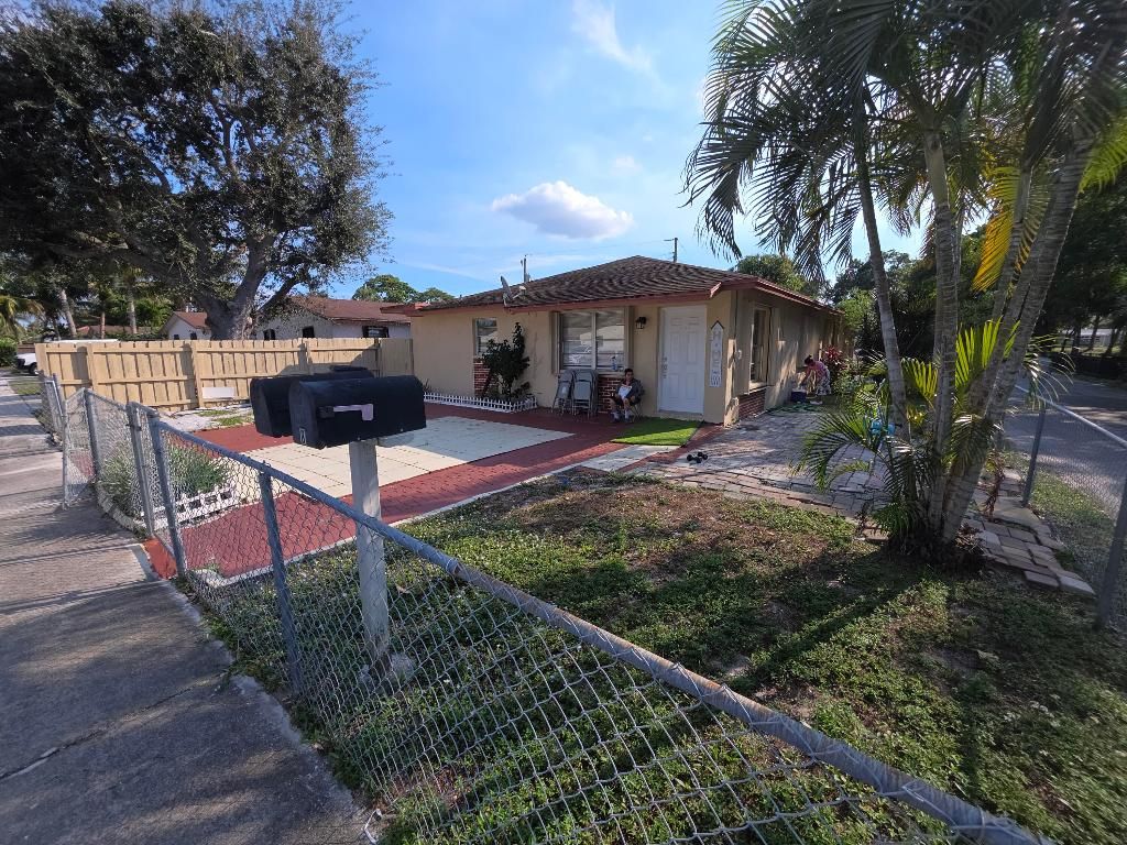 Photo of 1024 Mcintosh Street, West Palm Beach, FL 33405 (MLS # R11150739)