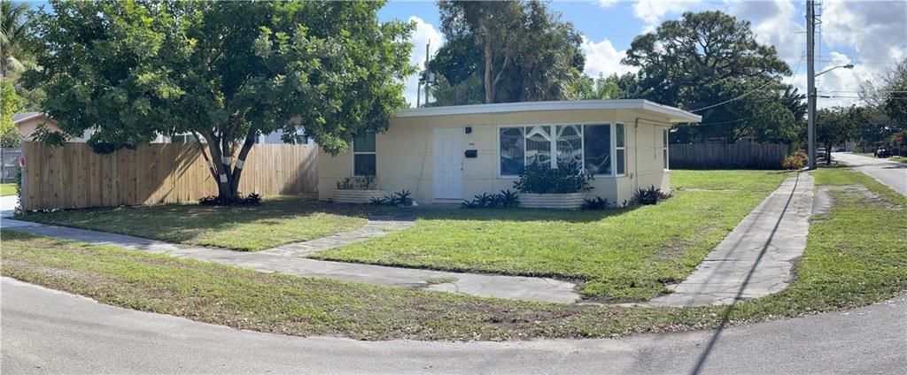 Photo of 246 SW 21st St, Fort Lauderdale, FL 33315 (MLS # F10357225)