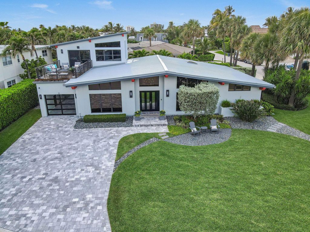 Photo of 25 Ocean Drive, Jupiter Inlet Colony, FL 33469 (MLS # R10936020)