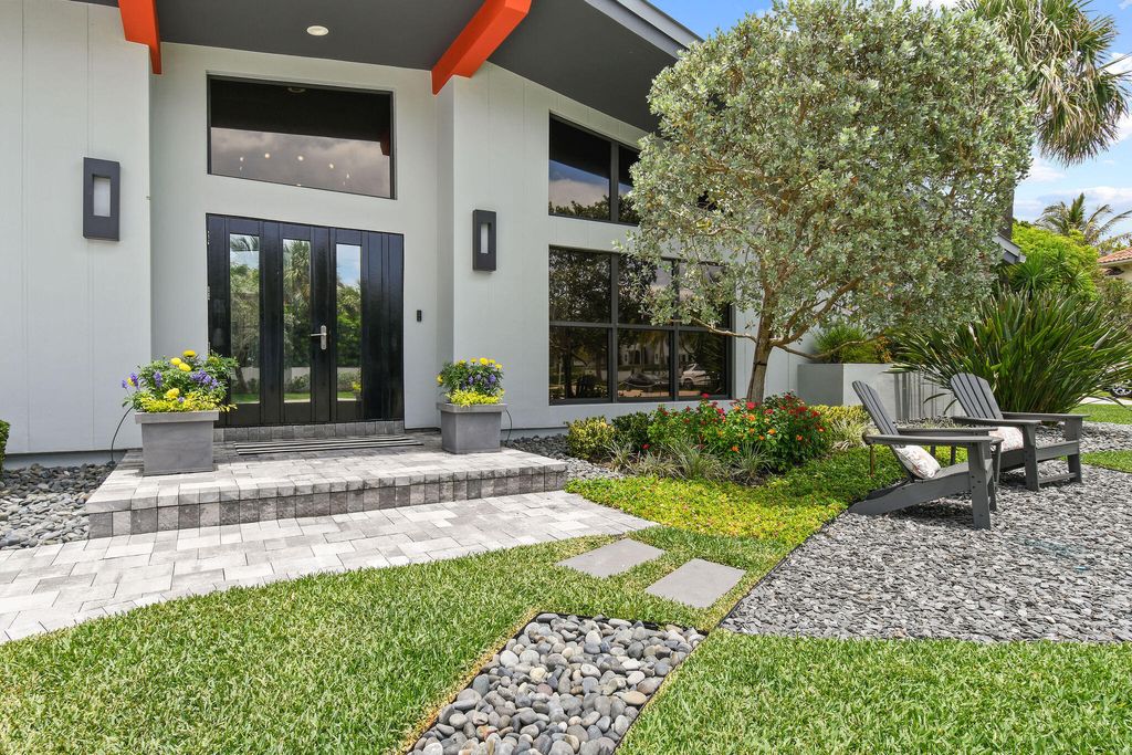 Photo of 25 Ocean Drive, Jupiter Inlet Colony, FL 33469 (MLS # R10936020)