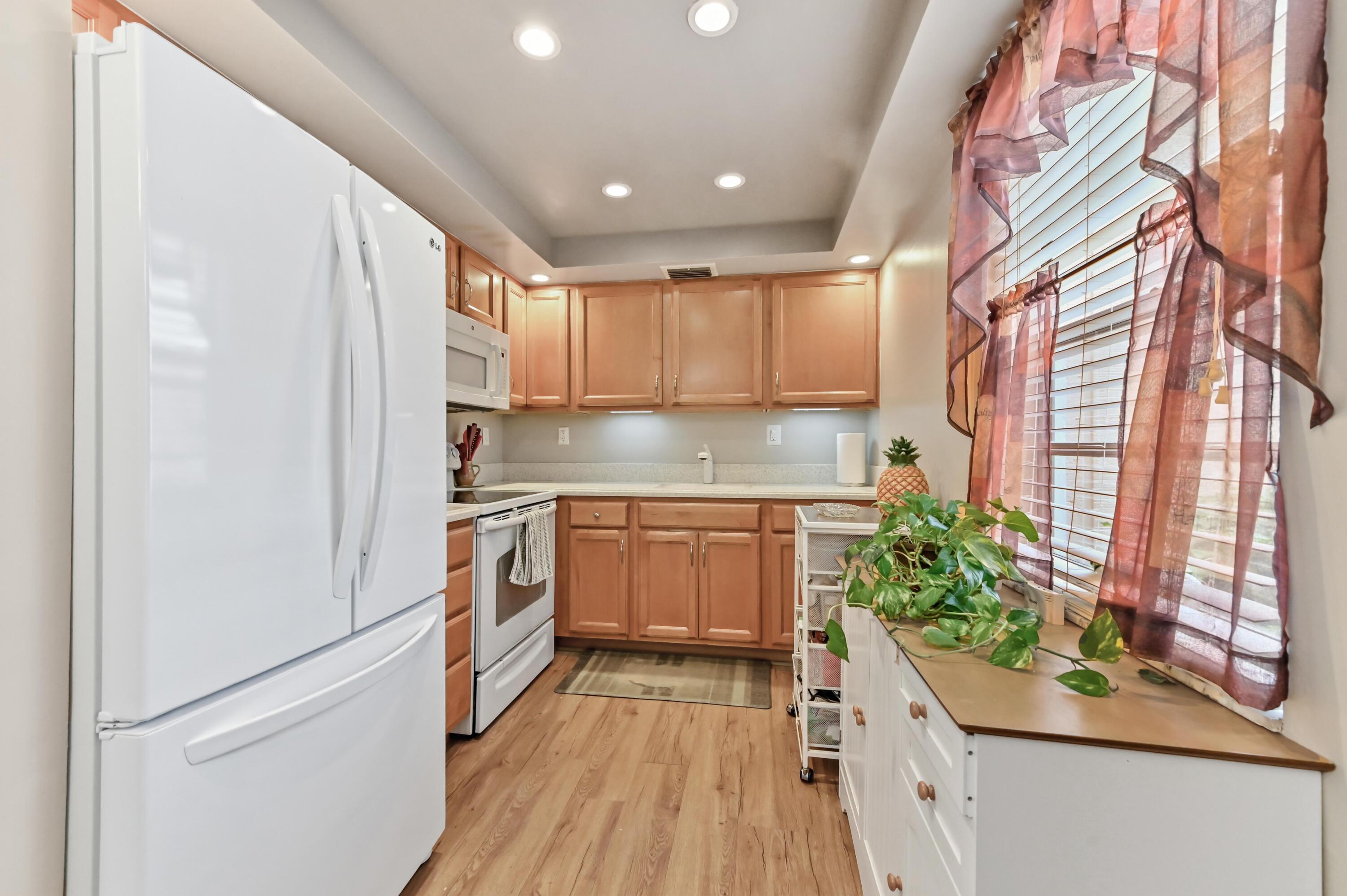 KINGS POINT CAPRI CONDOS - Residential Lease