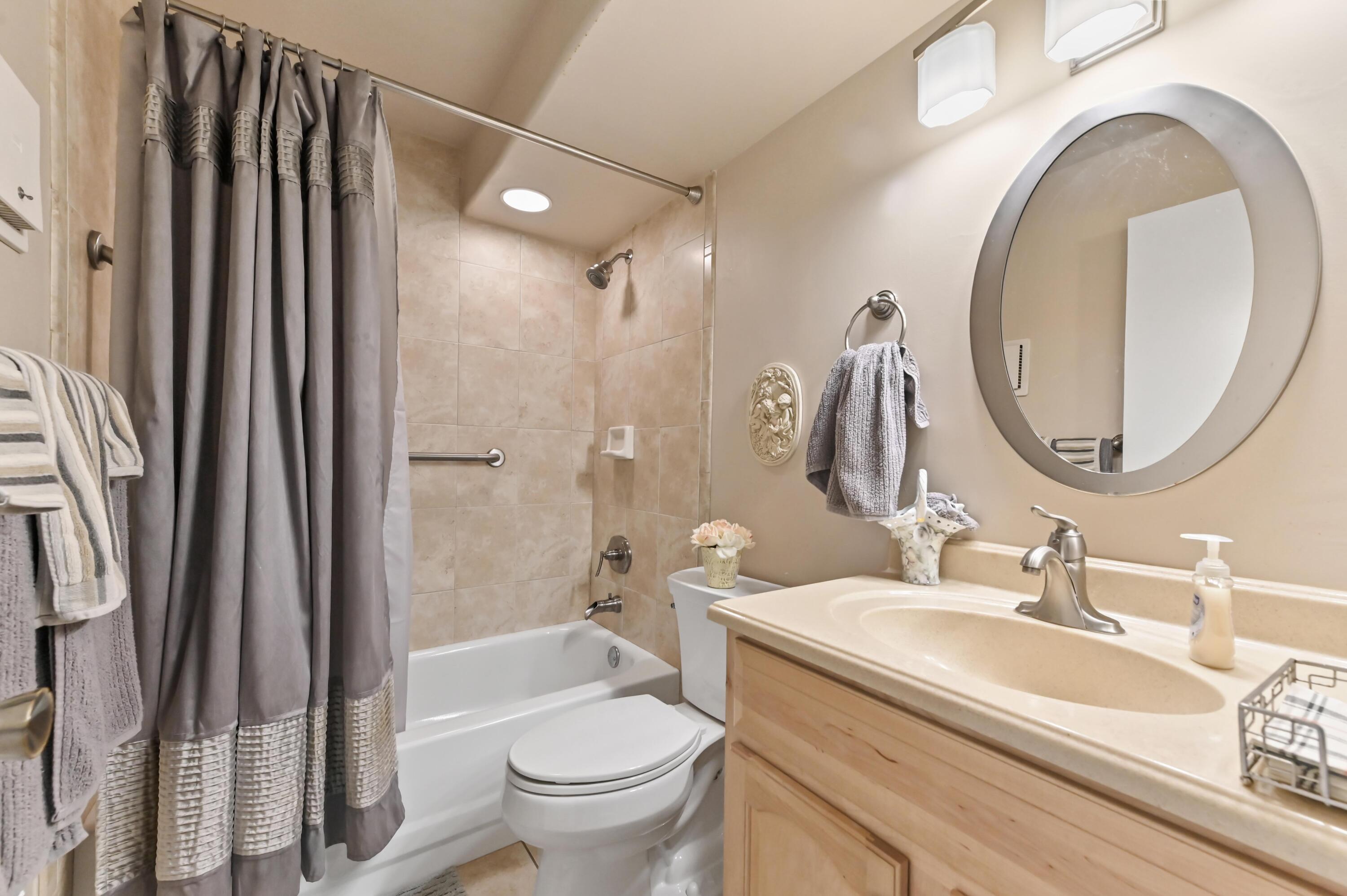 KINGS POINT CAPRI CONDOS - Residential Lease