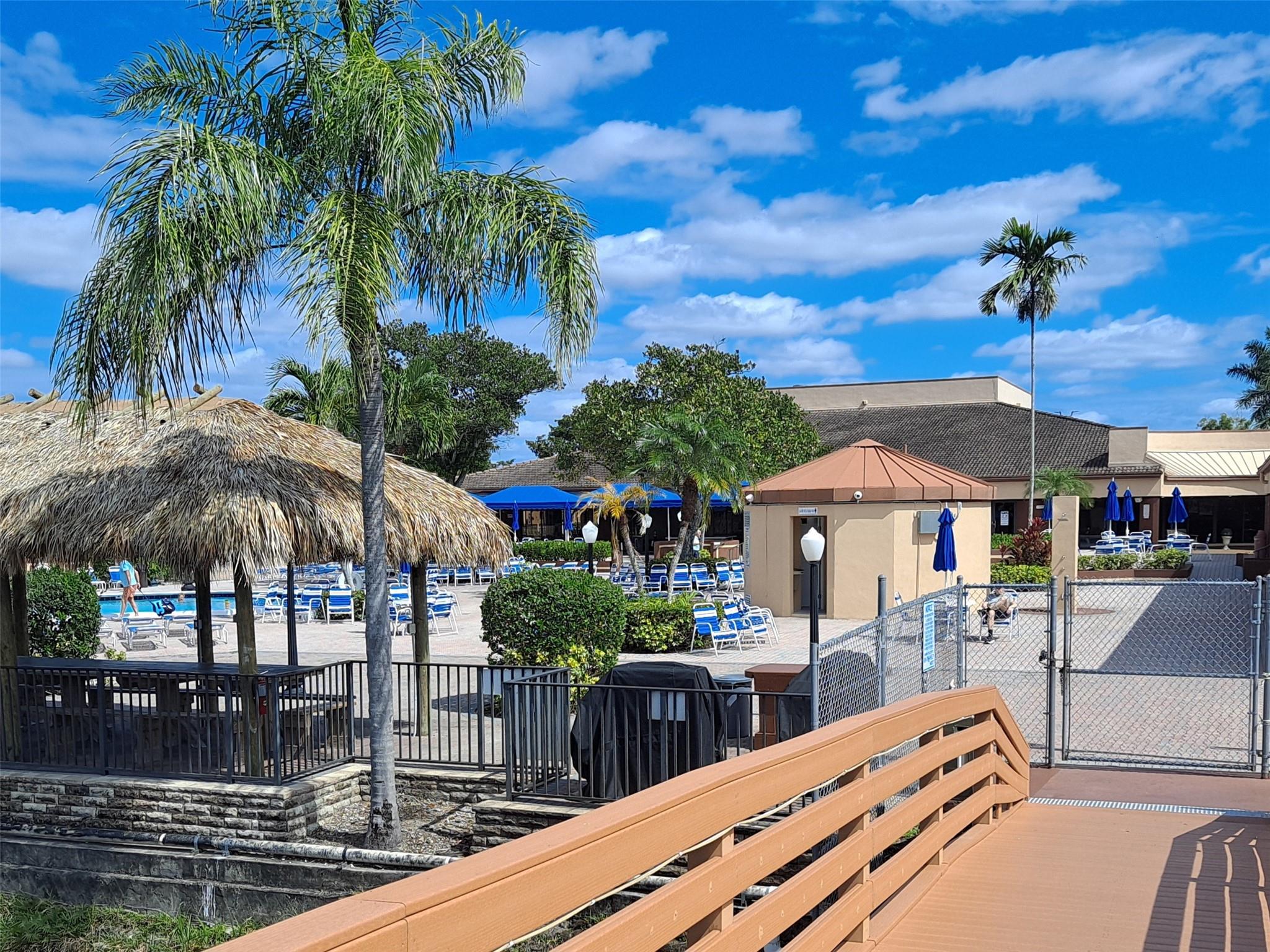 SUNRISE LAKES - Residential