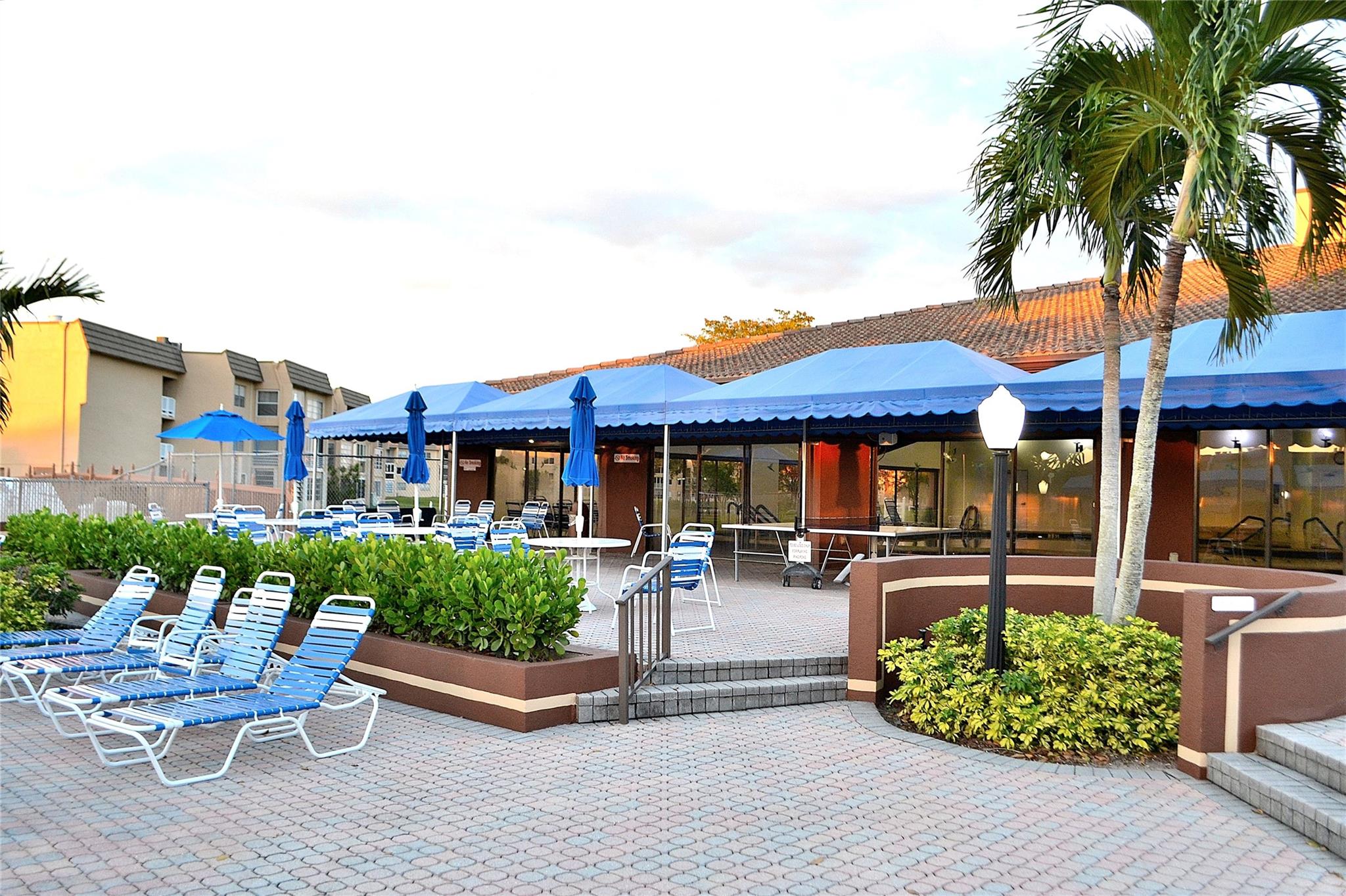 SUNRISE LAKES - Residential