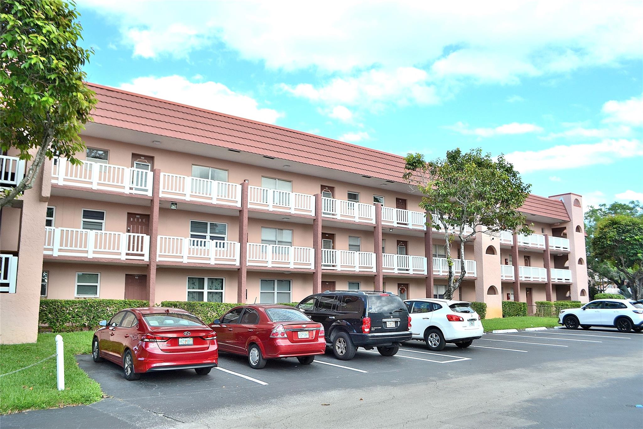 SUNRISE LAKES - Residential
