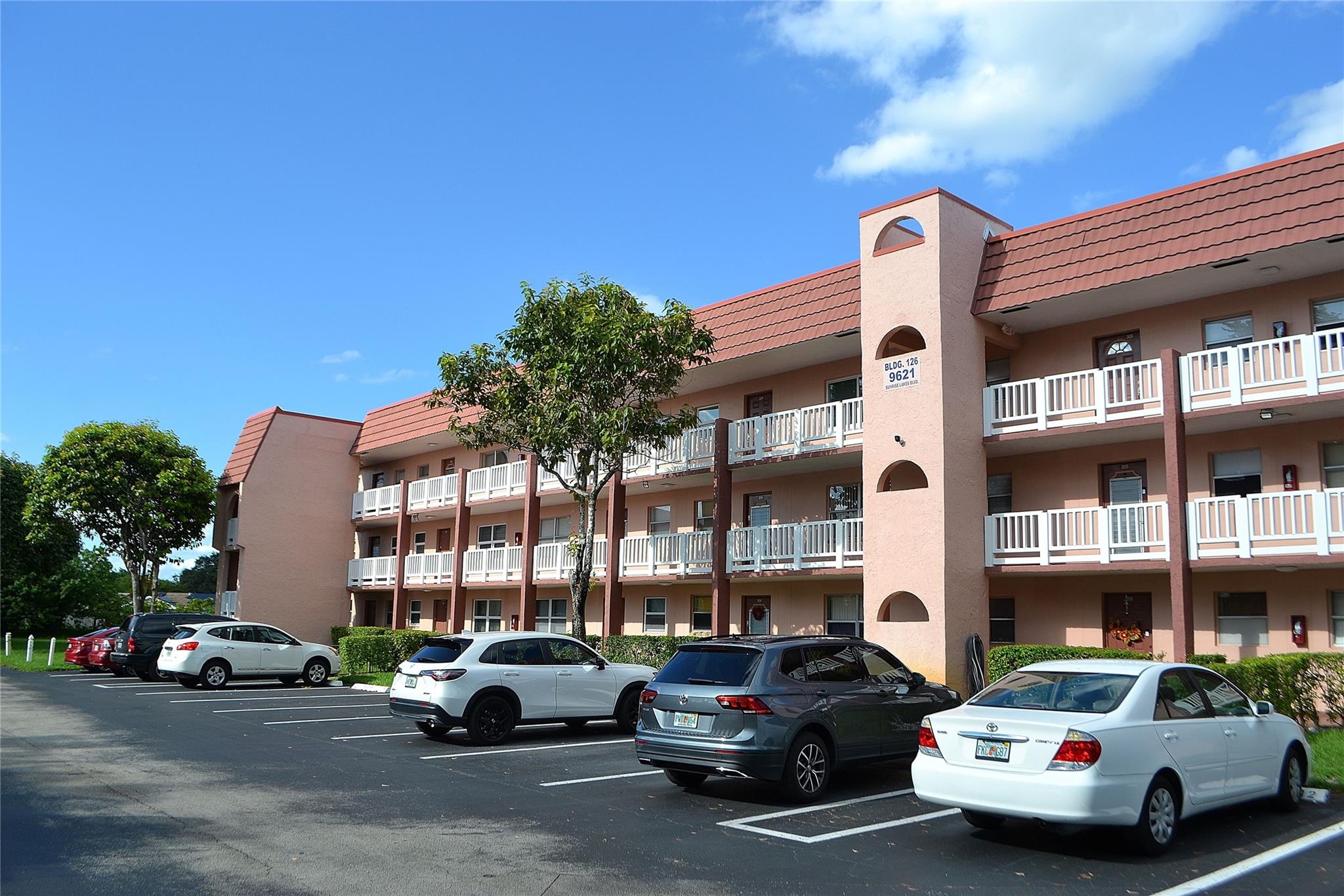 SUNRISE LAKES - Residential