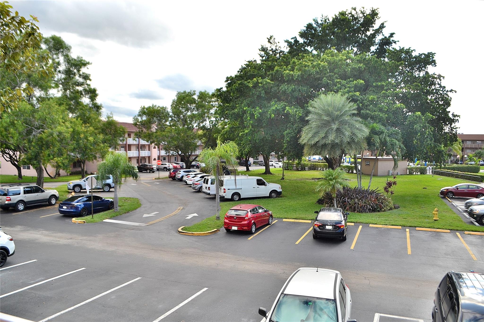 SUNRISE LAKES - Residential