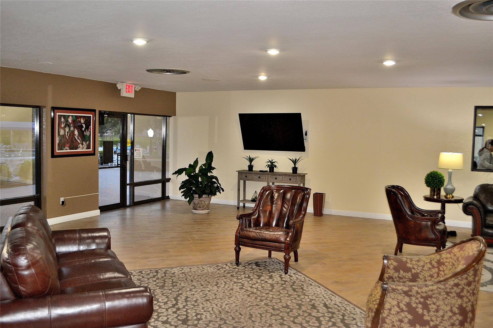 SUNRISE LAKES - Residential
