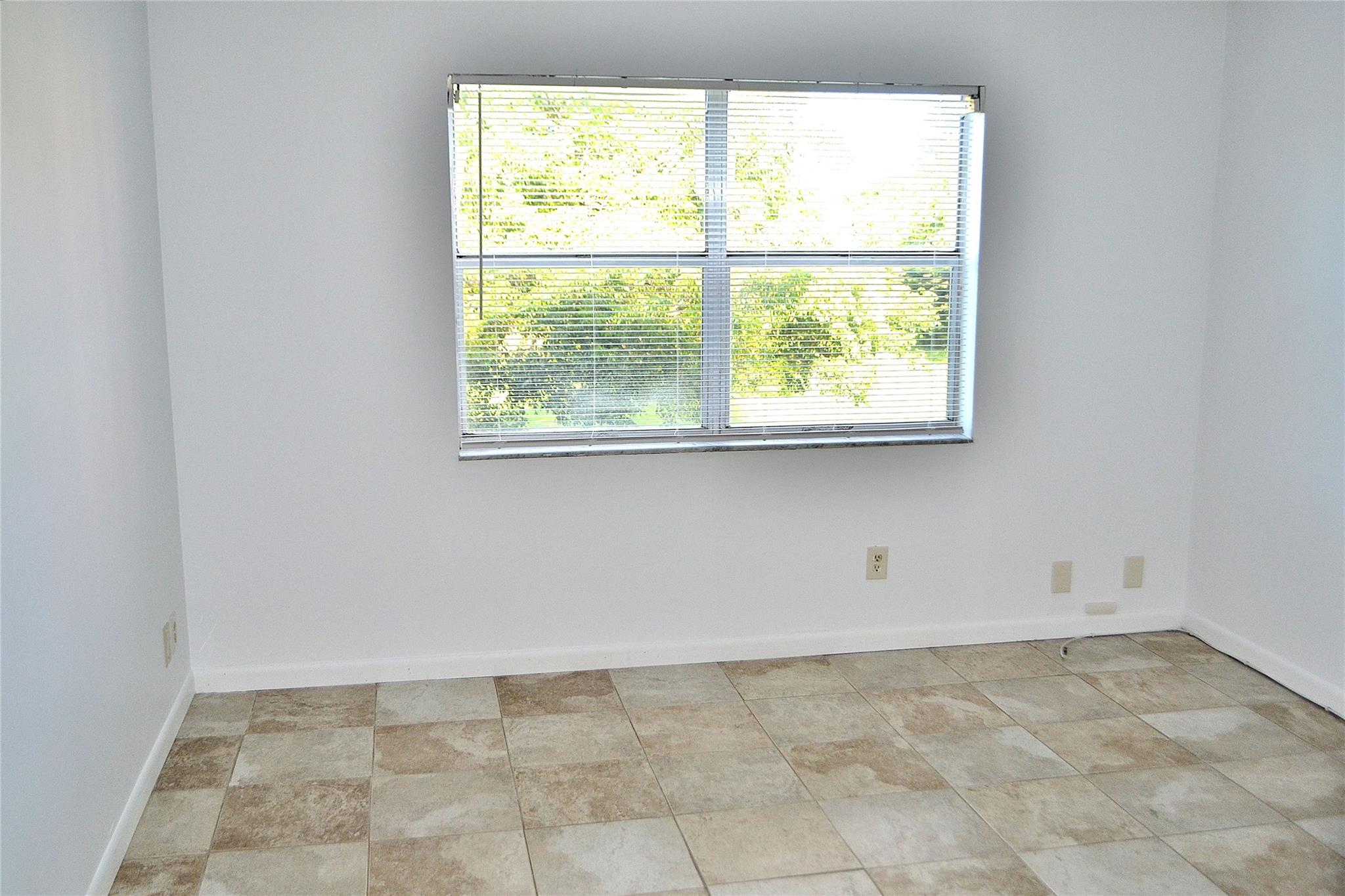 SUNRISE LAKES - Residential