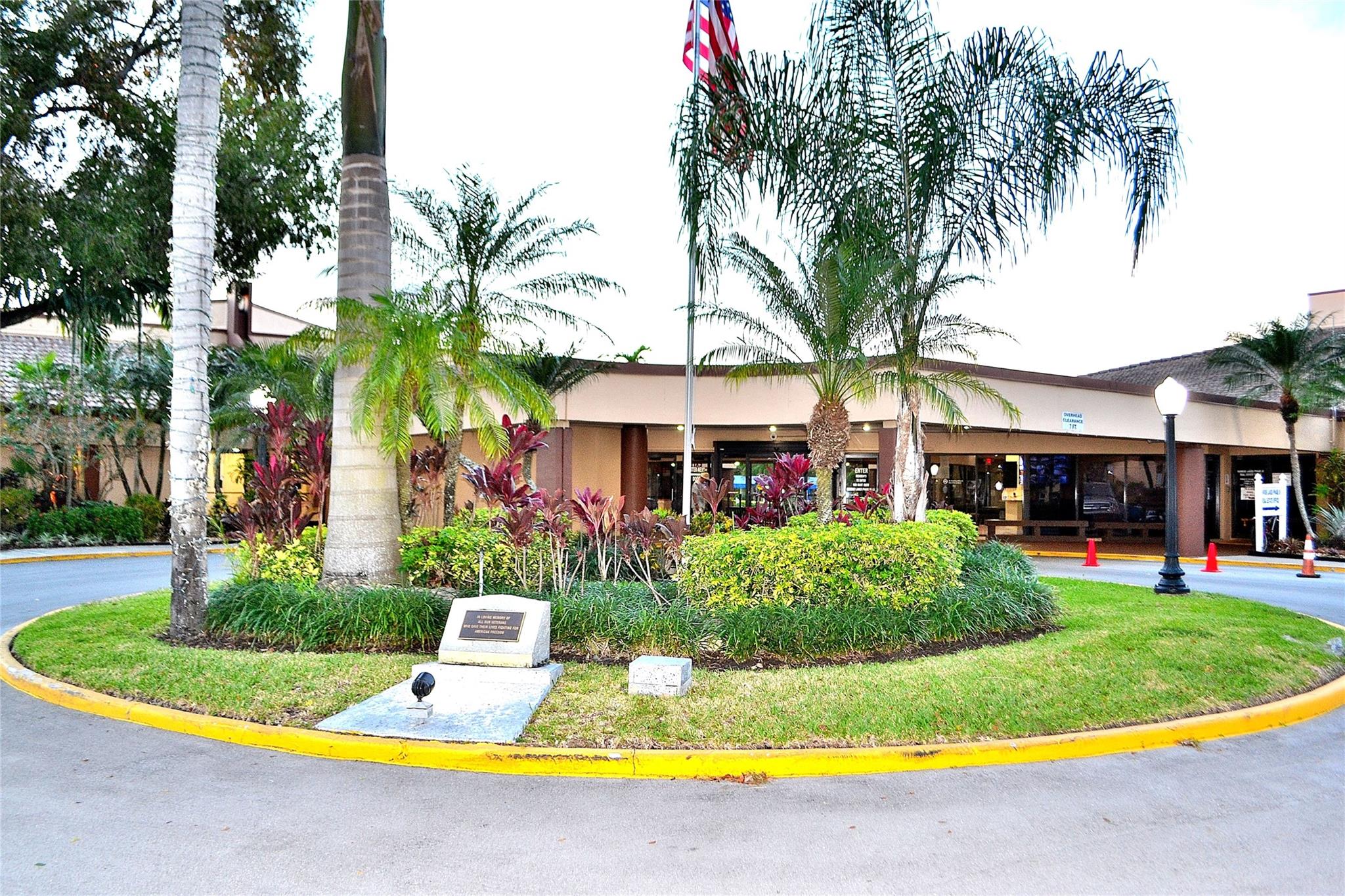 SUNRISE LAKES - Residential