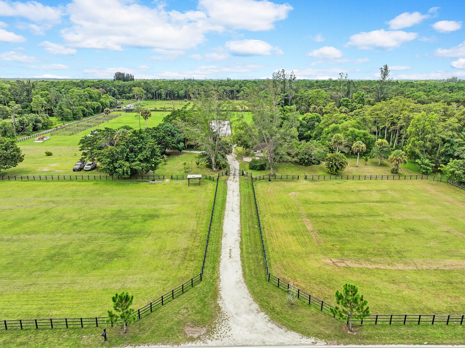LOXAHATCHEE GROVES - Residential