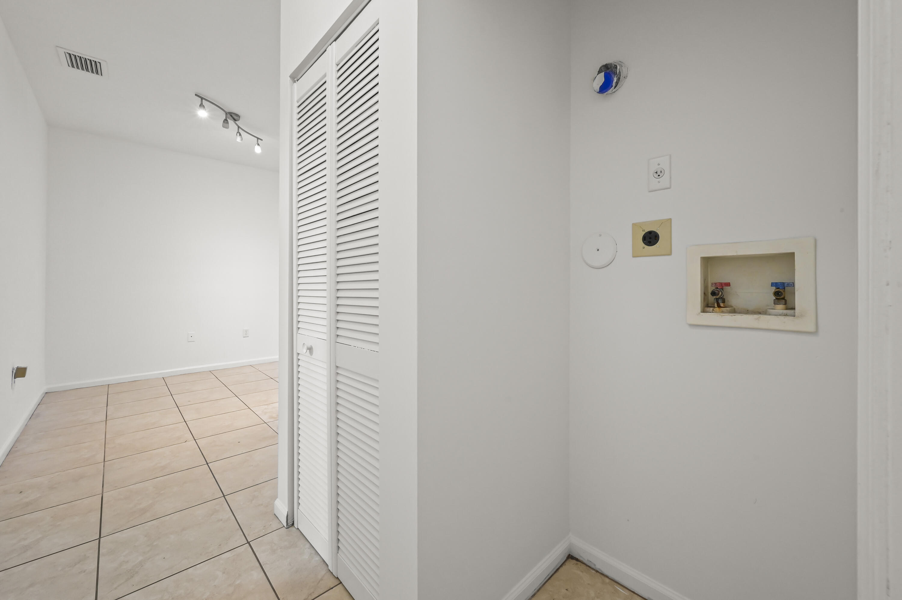 VILLAS OF PALM SPRINGS - Residential