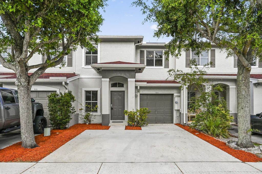 Photo of 304 N Palm Villas Way, Palm Springs, FL 33461 (MLS # B26034361)