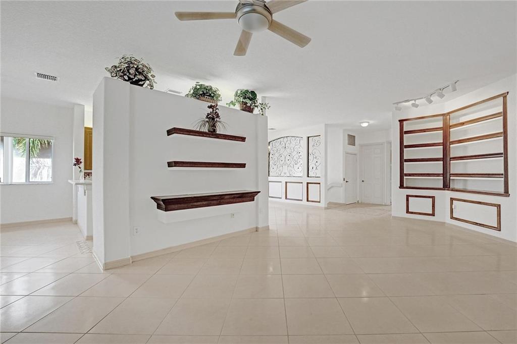 KINGS POINT - Residential