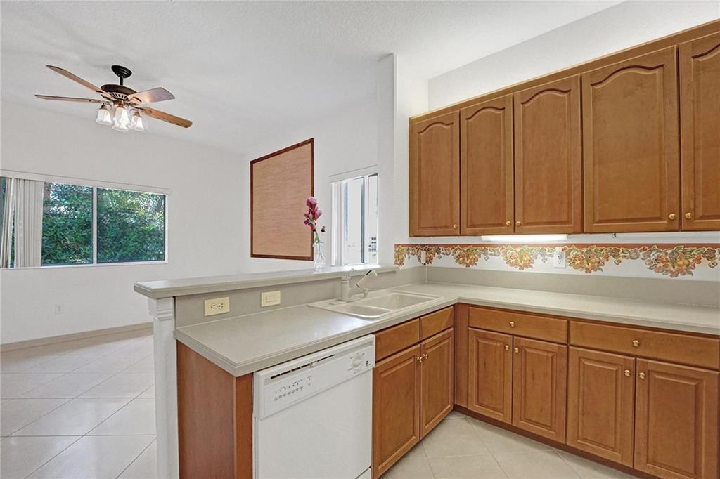 KINGS POINT - Residential