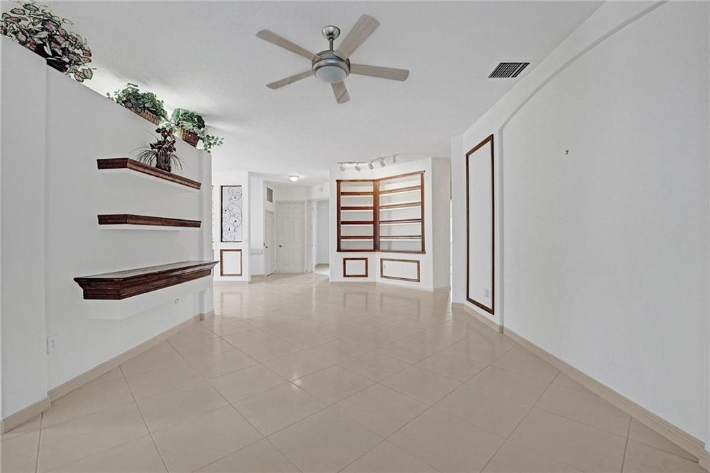 KINGS POINT - Residential