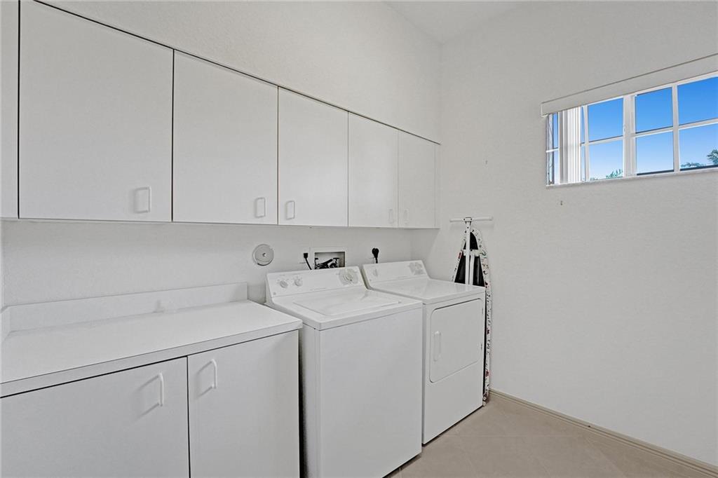 KINGS POINT - Residential